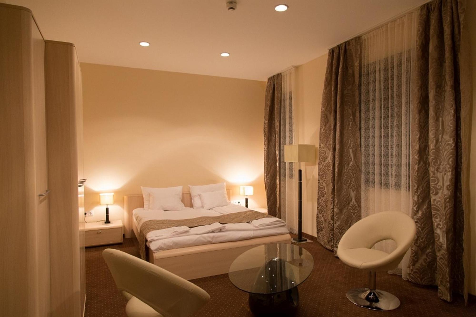 Hotel Brill Orosháza Habitación foto