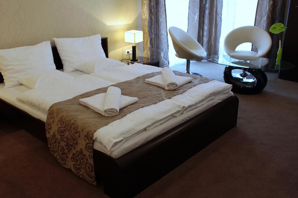 Hotel Brill Orosháza Habitación foto