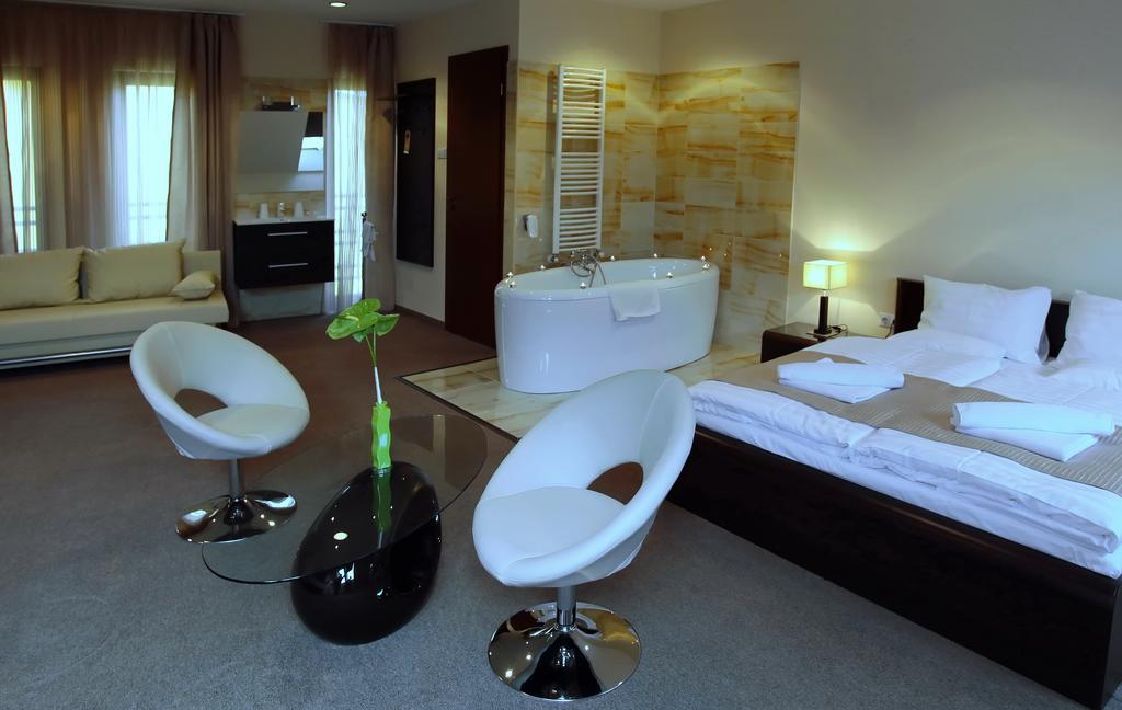 Hotel Brill Orosháza Habitación foto